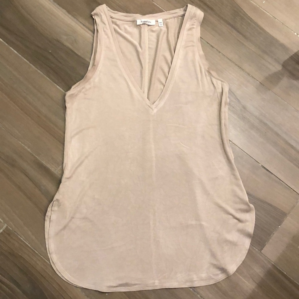 Babaton tank v neck